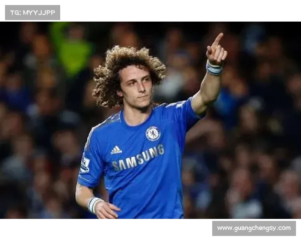 大卫路易斯：从后卫到中场的战术变革与多面手价值解析