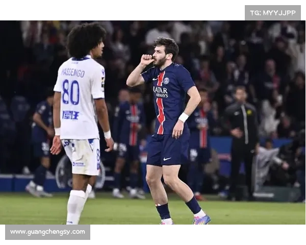 巴黎圣日耳曼转会策略解析:辉煌背后的艰难抉择与隐患 巴黎圣日耳曼转会策略解析:辉煌背后的艰难抉择与隐患